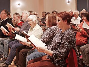 Seit Monaten probt der Chor der Kulmbacher Kantorei unter der Leitung von Dekanatskantor Christian Reitenspieß für die Aufführung des Rutter-Requiems.
