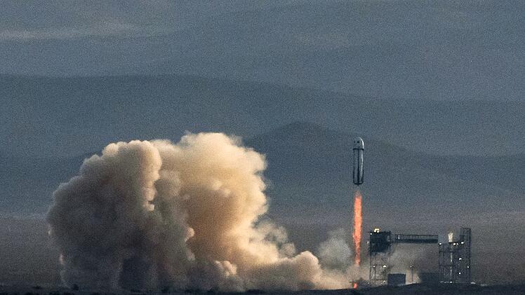 Mit weiblicher Prominenz an Bord hob am 14. April die "Blue Origin"-Weltraummission ab.