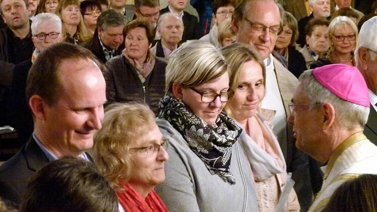 Erzbischof Ludwig Schick überreichte jedem und jeder die Ernennungsurkunde. V.l. Gertrud Schubert, Andreas Schreiber, Edeltraud Sponsel und Nicole Heilmann. Foto: Marion Krüger-Hundrup