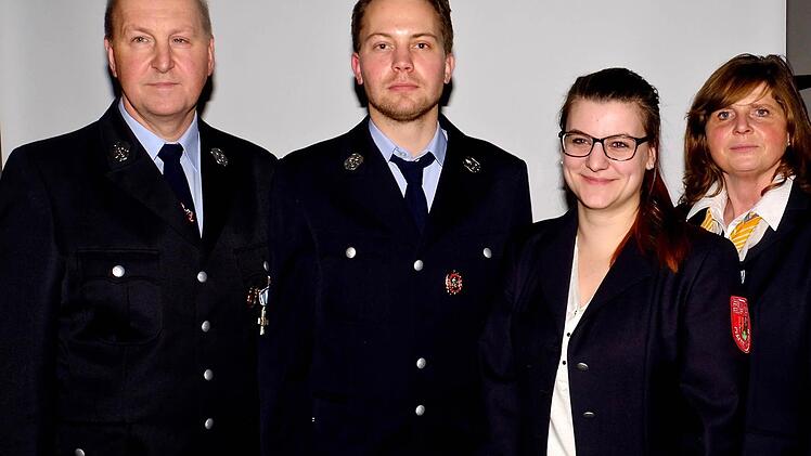 Der Pfaffenhausener Feuerwehr-Vorstand (von links): Vorsitzender Detlef Heim, der neue 2. Vorsitzende Lukas Hofbauer, die neue Schriftführerin Lisa Vogel und die Kassiererin Ulrike Neder. Foto: Gerd Schaar
