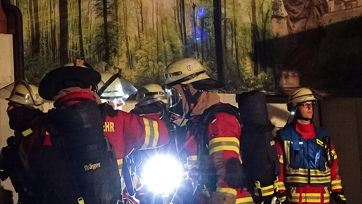 Eine Person bei Wohnungsbrand verletzt