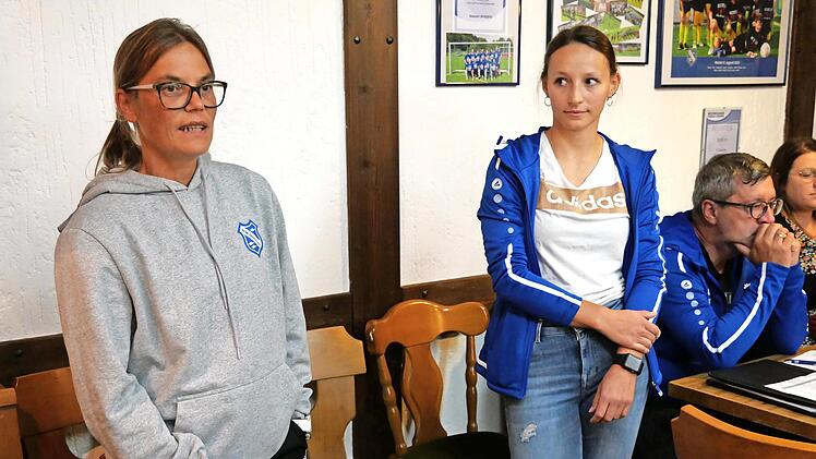 Vorsitzende Nicole Herold-Hönicke (links) und Zweite Vorsitzende Laura Ziegmann während der Mitgliederversammlung