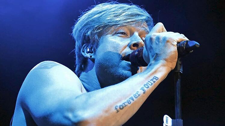 Samu Haber, Frontmann der finnischen Band Sunrise Avenue, schafft es, die Massen mit seinem Gesang zu begeistern und zu berühren. Fotos: Matthias Hoch