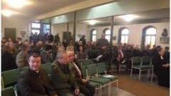 In der vollen Lagerkappelle hielten Militärpfarrer Johannes Müller und Thomas Hellfritsch, sowie Militärpfarrerin Kim Kießling den Gottesdienst