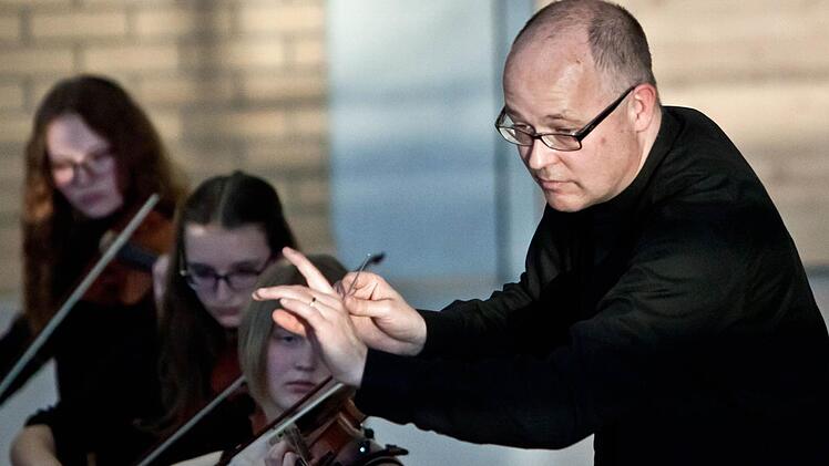 Unter der Leitung von Till Fabian Weser gastierte das Jugendsymphonieorchester Oberfranken erstmals in Bad Rodach.Foto: Jochen Berger
