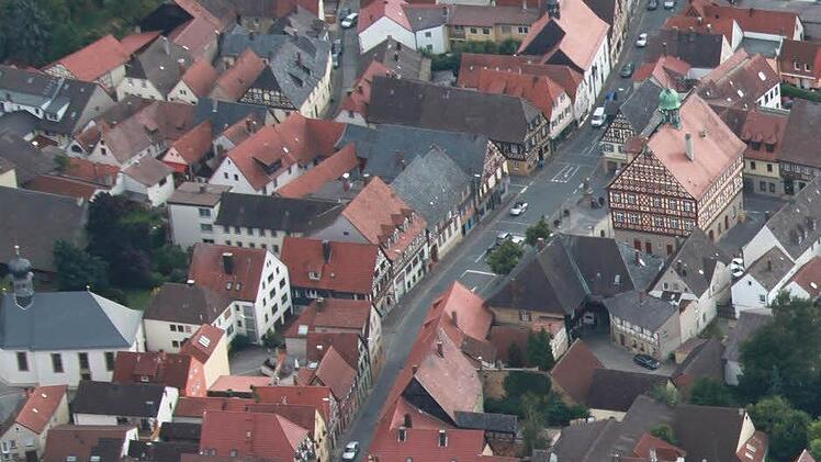 Der Altstadtkern rund ums Rathaus Foto: Matthias Einwag