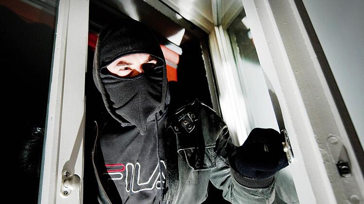 In der Nacht von Sonntag auf Montag kam es zu einem Einbruch in einer Ansbacher Bäckerei. Symbolfoto: Andreas Gebert/dpa
