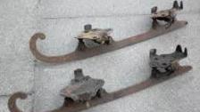 So sahen einst Schlittschuhe aus. Foto: Stadtarchiv