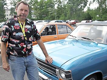 Andreas Stulz vor seinem Opel Olympia A, Baujahr 1970. Fotos: Andreas Lösch