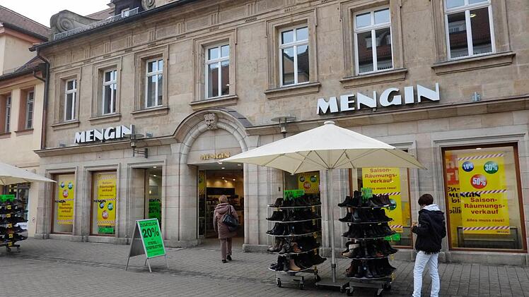 Für die Menschen aus Erlangen und dem Umland gehört das Schuhgeschäft Mengin fest zum Straßenbild der Fußgängerzone. Foto: Nikolas Pelke