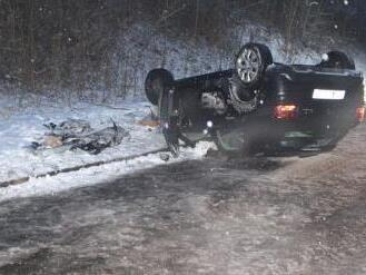Bei einem schweren Verkehrsunfall im Landkreis Hof ist eine 31-J&auml;hrige verletzt worden. Foto: Polizei Hof