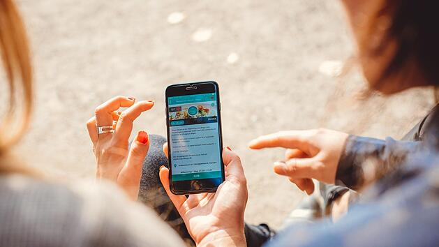 Die "Too Good To Go"-App soll dabei helfen, die Verschwendung von Lebensmitteln einzud&auml;mmen. Foto: Too Good To Go