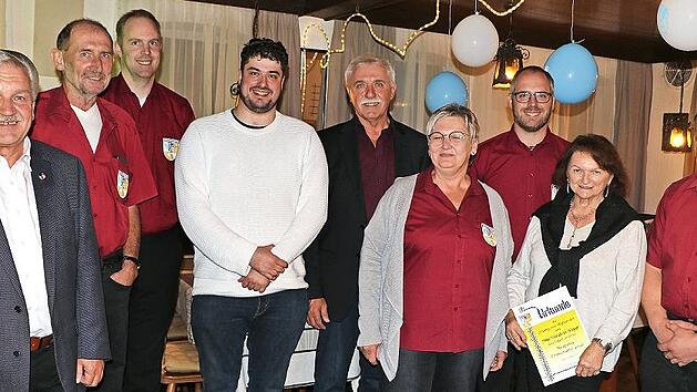 Die Bergmusikanten Gehülz und der Nordbayerische Musikbund ehrten Mitglieder der Bergmusikanten.