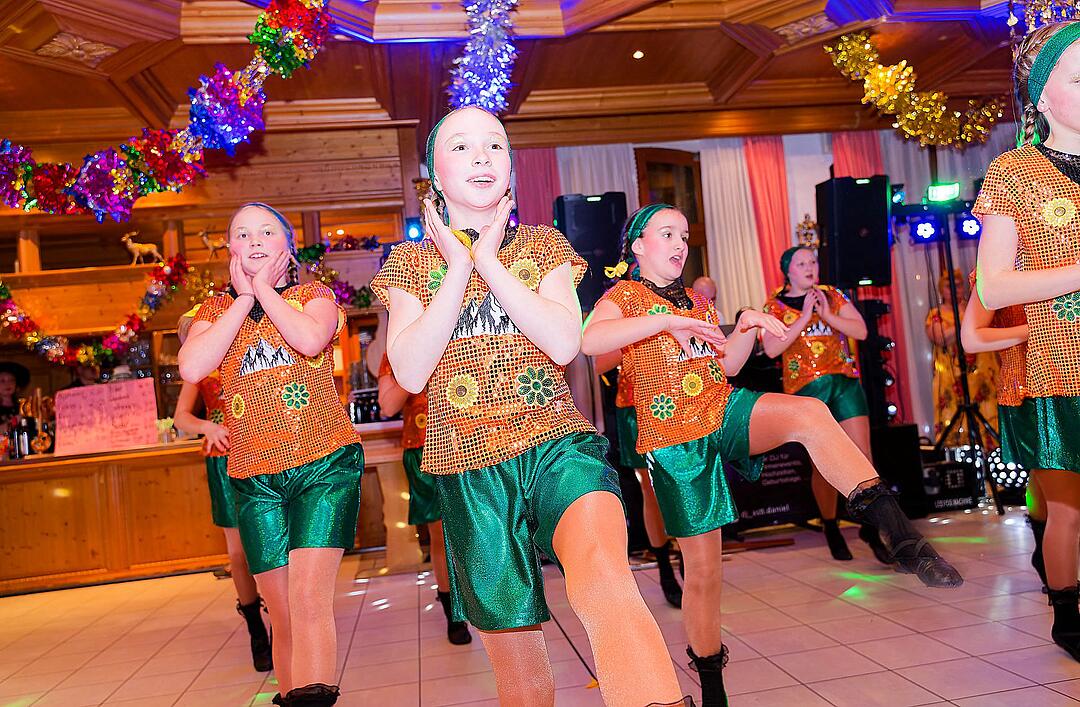 Drei Männerballetts, Musik von DJ Asti und vieles mehr gab es beim Weiberfasching!