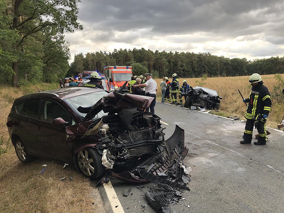 Kreis Bamberg: Auto fährt in Gegenverkehr – Kleinkind auf Rücksitz – Rettungshubschrauber im Einsatz