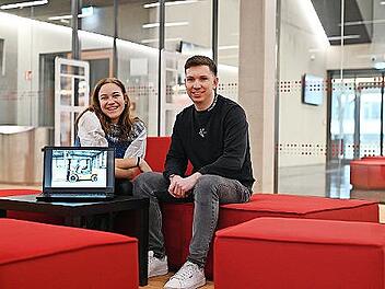 Cara Gantner und Fabio Metz haben in einem Team des Studiengangs Wirtschaftsinformatik 2.0 mit Google und BMW zusammengearbeitet – und in drei Wochen Erstaunliches erreicht.