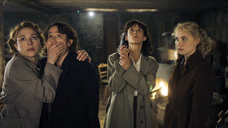 Den "Female Agents" ist der Feind auf die Schliche gekommen, von links: Jeanne Faussier (Julie Depardieu), Maria Luzzato (Maya Sansa), Louise Desfontaines (Sophie Marceau) und Suzy Desprez (Marie Gillain).