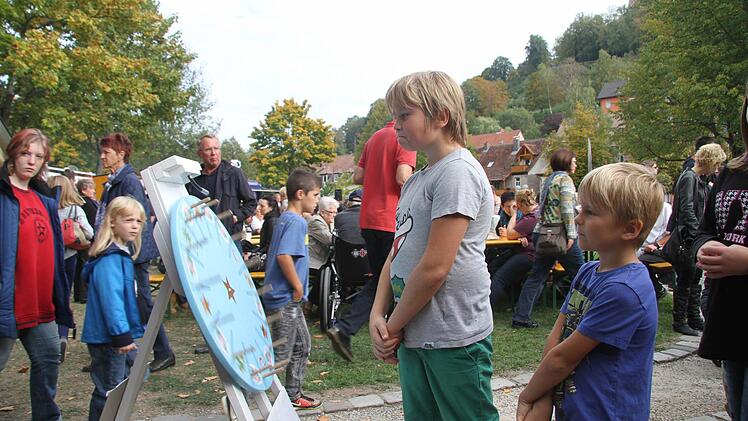 Das Glücksrad macht auch den etwas älteren Kindern Spaß