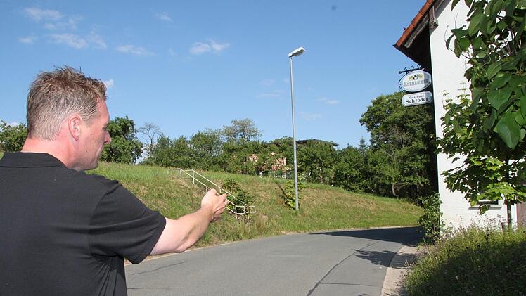 In der Ortsmitte gibt es in Gundersreuth eine Engstelle.  Foto: Andreas Schmitt