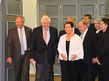 Jubilare und Gratulant (von links): Landrat Thomas Müller (Hildburghausen), der ehemalige Ministerpräsident Bernhard Vogel, Landrätin Christine Zitzmann (Sonneberg), Hauptgeschäftsführer Joachim Bovelet. Foto: Simone Bastian