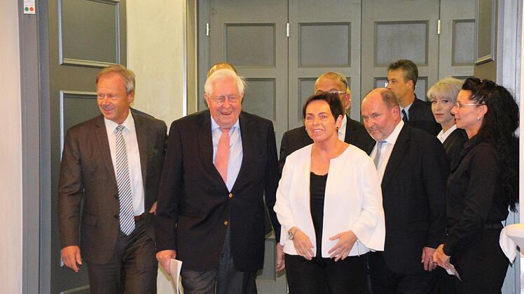 Jubilare und Gratulant (von links): Landrat Thomas Müller (Hildburghausen), der ehemalige Ministerpräsident Bernhard Vogel, Landrätin Christine Zitzmann (Sonneberg), Hauptgeschäftsführer Joachim Bovelet. Foto: Simone Bastian