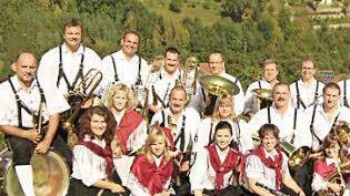 Die derzeit aktiven Premicher Musikanten zusammen mit 1. Dirigenten Thomas Kirchner.