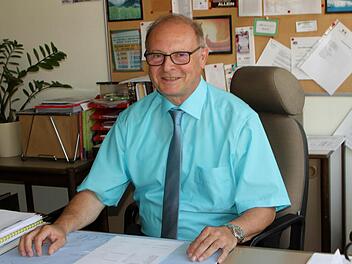 Rektor Norbert Sandler an seinem Arbeitsplatz in Zeil  Foto: Günther Geiling