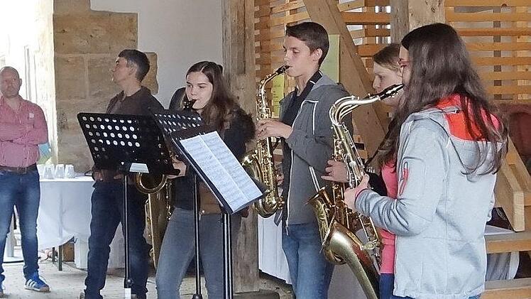 Das Saxofonquartett - Anna und Emma Einwag, Julius Bätz und der Lehrkraft Birgit Krebs - unterhielt mit jazzigen und sanften Tönen.