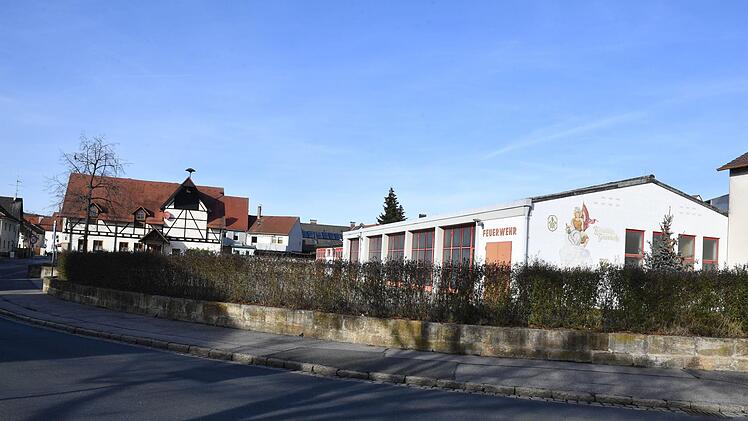 So und hier ist die Hallstadter Wehr bislang untergebracht.Foto: Ronald Rinklef