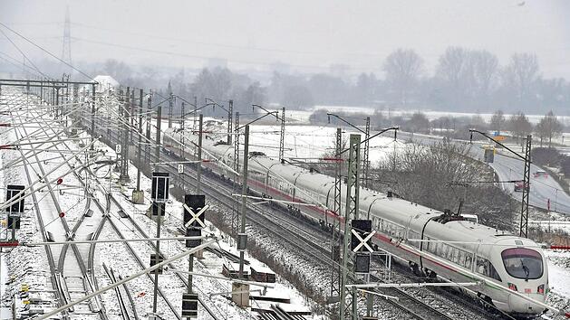 Blick auf die Baustelle n&ouml;rdlich von Bamberg, wo der viergleisige Ausbau ab jetzt noch schneller vorangetrieben wird Foto: Ronald Rinklef