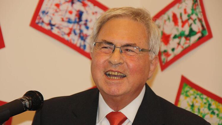 Ein großer Moment für Kassier Karl Heinz Pfeiler: die Einweihung am 11. November 2012. Foto: Archiv/ezw