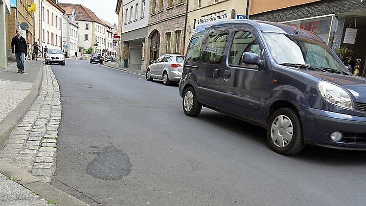 Der Durchgangsverkehr hat in der Bahnhofstraße einen hohen Anteil.Foto: Arkadius Guzy