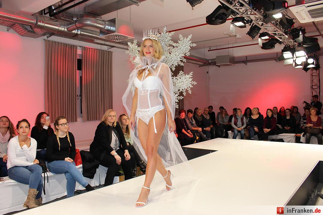 Dessous-Show beim Bekleidungshaus Murk in Wachenroth