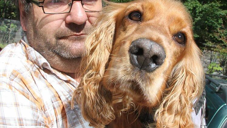 Totalverweigerer Luna wurde von Herrchen Matthias Limmer trotzdem geknuddelt.