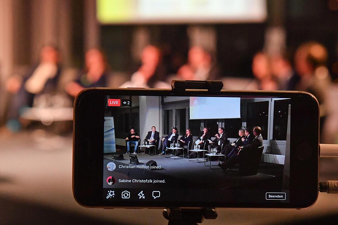Podiumsdiskussion zur Bundestagswahl in der Brose Arena in Bamberg