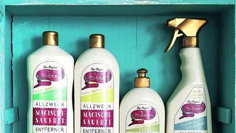 Eine neue Reinigungsserie homemade: Mrs. Skower's Allzweck-Magische-Sauerei-Entferner ist eine von 25 Bastelideen zu Harry Potter, die sich Christine Rechl ausgedacht und umgesetzt hat.  Foto: Christine Rechl