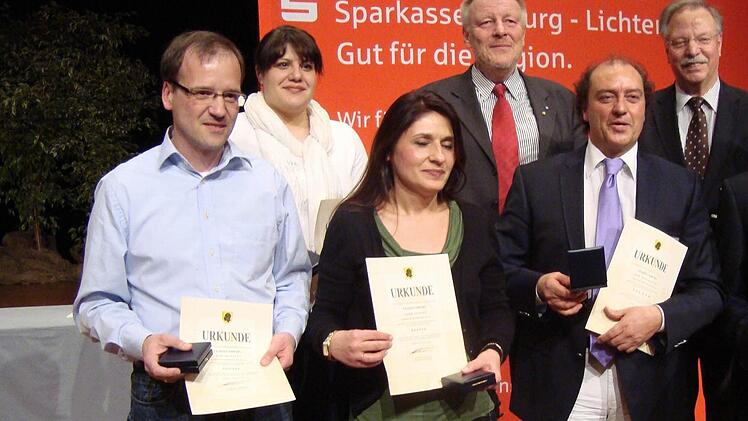 Für besondere Verdienste wurden die Funktionäre ausgezeichnet (von links): Ralf Medicus, Vertretung von Henry Salwender, Astrid Seifert, OB Norbert Kastner, Rolf Beyersdorf, Klaus Müller und Marten Beck.