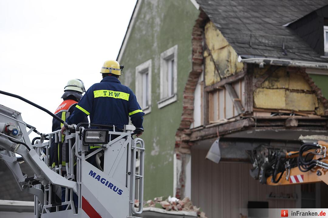Lkw kracht in Wohnhaus in Oberkotzau