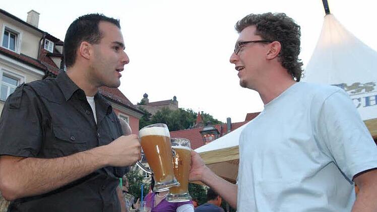Beim Kulmbacher Altstadtfest ist Biertrinken heuer ein patriotischer Akt. Foto: Archiv/Gabi Hänseler