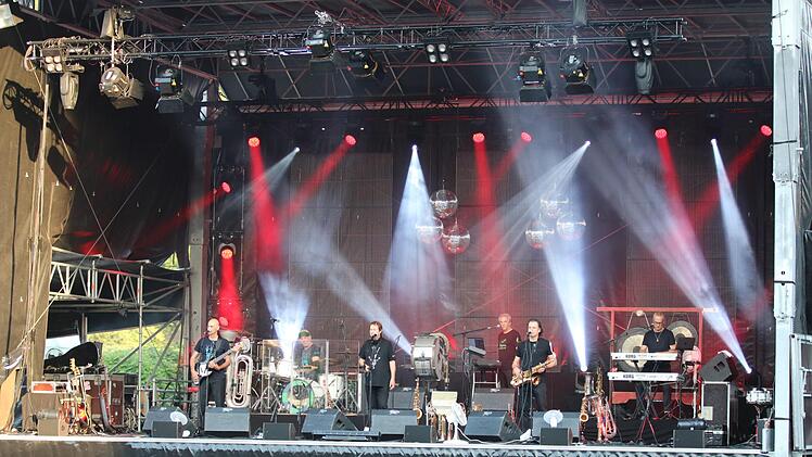 Beeindruckende Klangvielfalt im Schlosspark: Haindling spielten am Sonntag ein Open Air Konzert im Staatsbad. Sebastian Schmitt