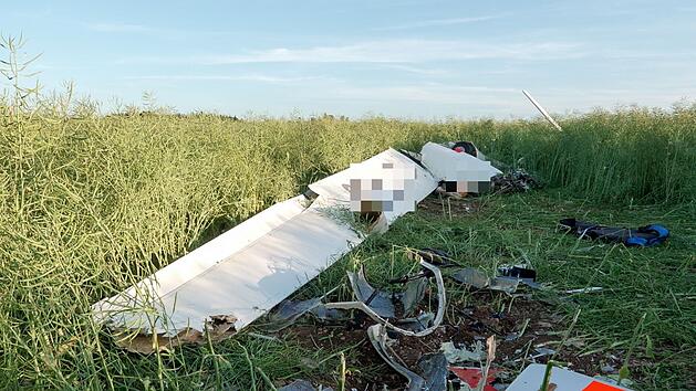 Segelflugzeug zerschellt neben Startbahn &ndash; Pilot stirbt an der Unfallstelle