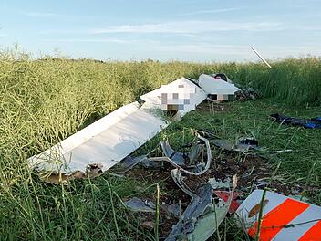 Segelflugzeug zerschellt neben Startbahn &ndash; Pilot stirbt an der Unfallstelle