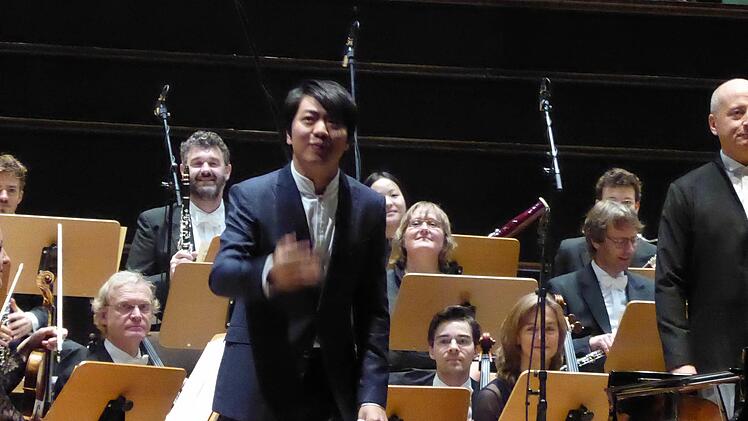 Bereits ein Vorgeschmack auf den heutigen Abend: Lang Lang war der Solist bei Mozarts c-moll-Klavierkonzert KV 491. Foto: Thomas Ahnert