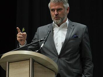 Eine erfolgreiche Bilanz konnte er vorstellen bei der Kreisversammlung in Ermerhausen. CSU-Kreisvorsitzender MdL Steffen Vogel wurde mit 100 Prozent durch die Delegierten auch wieder f&uuml;r die n&auml;chste Landtagswahl nominiert. G&uuml;nther Geiling