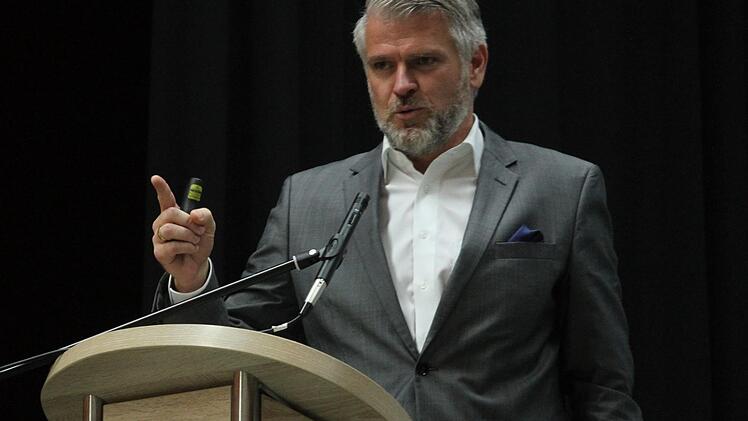 Eine erfolgreiche Bilanz konnte er vorstellen bei der Kreisversammlung in Ermerhausen. CSU-Kreisvorsitzender MdL Steffen Vogel wurde mit 100 Prozent durch die Delegierten auch wieder f&uuml;r die n&auml;chste Landtagswahl nominiert. G&uuml;nther Geiling