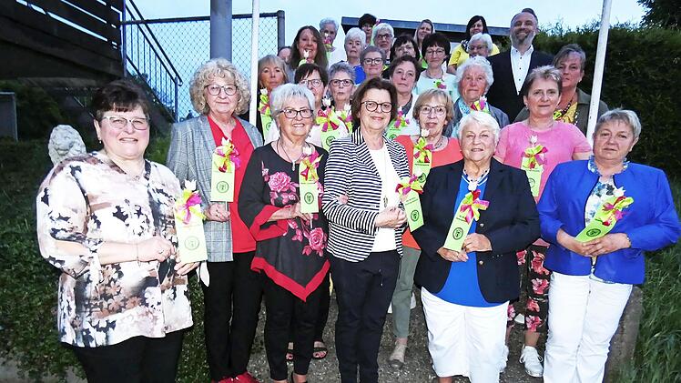Bei der Jubiläumsfeier "40 + 1" der Damengymnastikgruppe des RSC Marktleugast fanden auch Ehrungen statt.