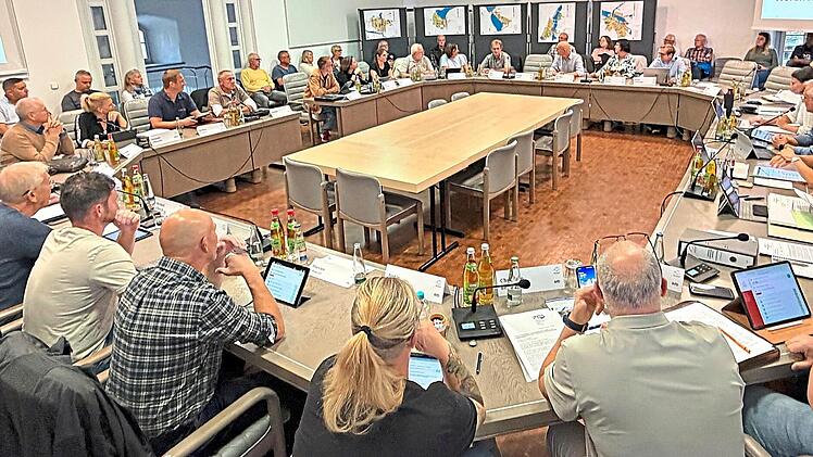 Viele Besucher h&ouml;rten der Diskussion &uuml;ber die Kindergartengeb&uuml;hren im Stadtrat zu. Andreas Dorsch