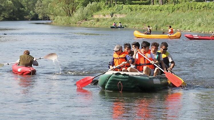Bei der Bootstour auf dem Main waren vor allem Teamwork, Vertrauen und Ruhe gefragt.  Foto: Andrea Zellmer