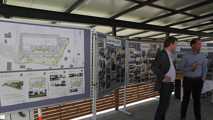 Auf der Eröffnungsfeier im  Lindner-Park Foto: Mathias Erlwein