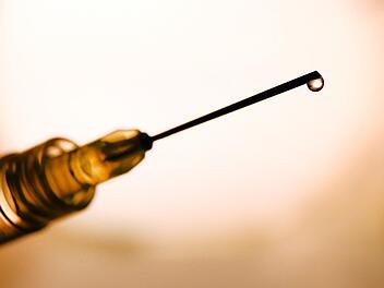 Bisher gilt die Impfpflicht nur für Mitarbeiter des Gesundheitswesens, wie Beschäftigte von Pflegeheimen und Kliniken.